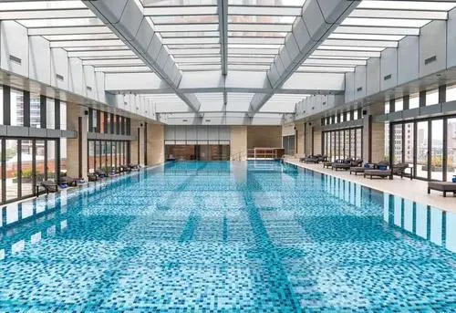 使用紫外线杀菌，池水清澈健康