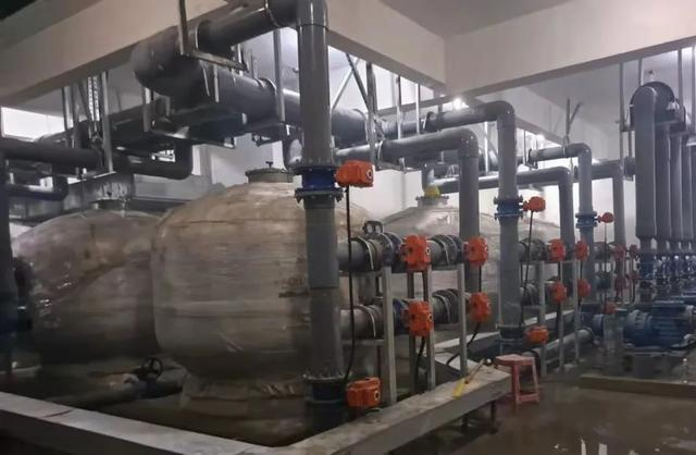 小猪视频免费下载高清过滤砂缸和循环水泵