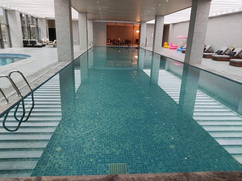 均和雨山前室内恒温小猪视频在线观看下载免费污