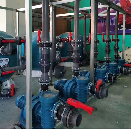 小猪视频在线观看下载免费污设备机房中正在安装的水泵