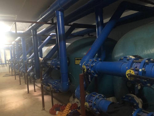 小猪视频在线观看下载免费污设备机房中的过滤砂缸