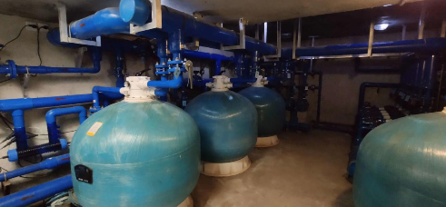 小猪视频在线观看下载免费污设备机房中的过滤砂缸