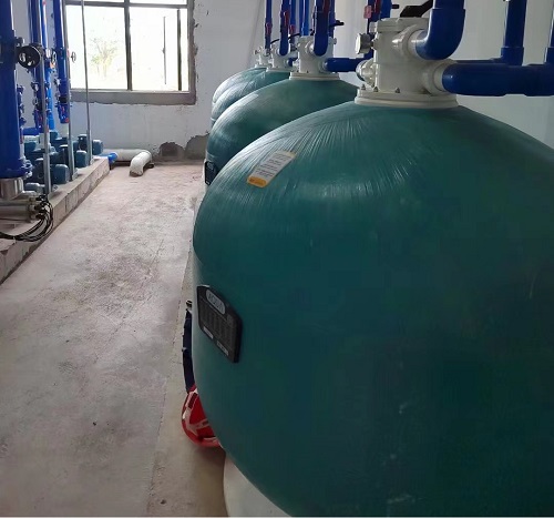 小猪视频在线观看下载免费污设备机房中的过滤砂缸