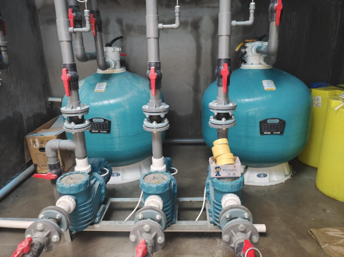 小猪视频在线观看下载免费污设备机房里的水泵和砂缸